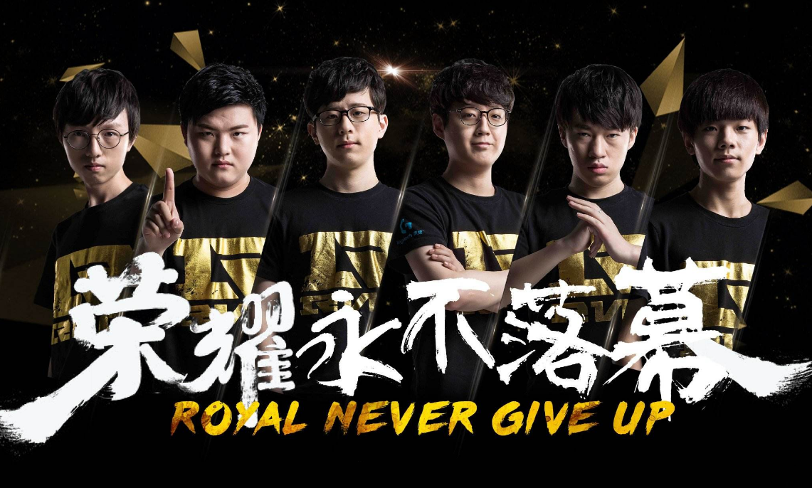 年轻人看着 年轻人看着