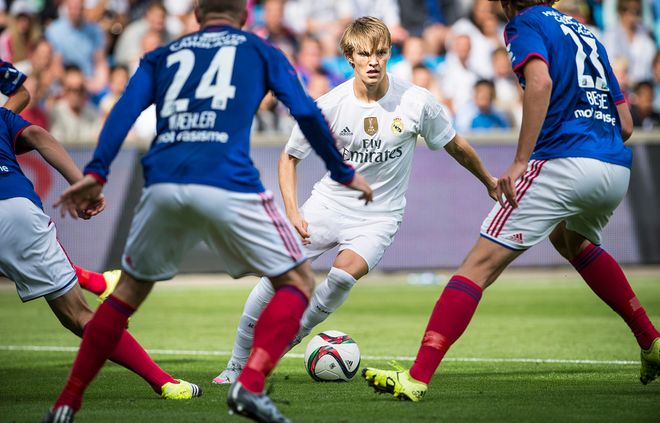 首场对战更 首场对战更